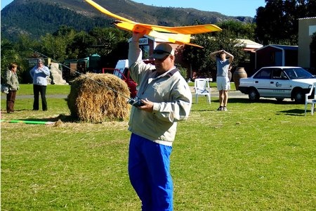 AndrÃ© Barkhuizen besig met laaste toetse kort voor opstyging.
